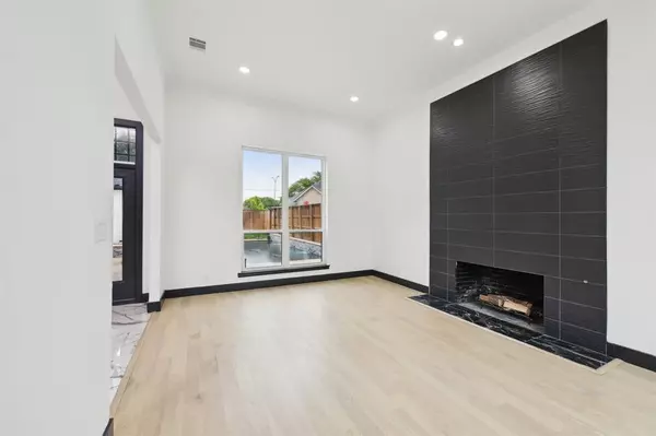 Dallas, TX 75287,4219 Hollow Oak Drive