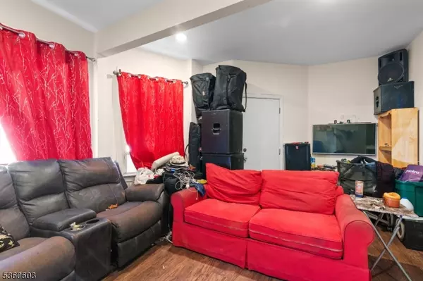 Irvington Twp., NJ 07111,36 Arverne Ter