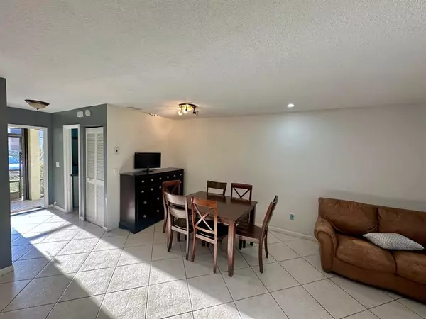 Lauderhill, FL 33319,7357 NW 34th St #7357