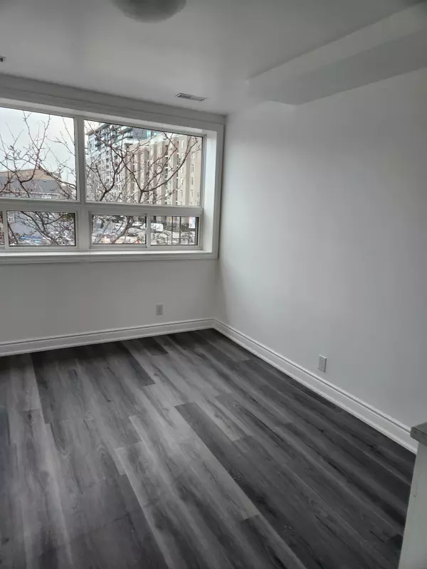 Toronto E02, ON M4C 1M1,2820 Danforth AVE #202
