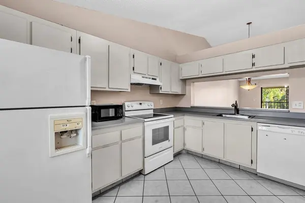 Boca Raton, FL 33433,22124 PALMS WAY #206