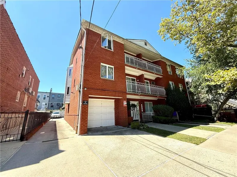 950 70th ST #1C, Brooklyn, NY 11228