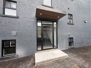 Mississauga, ON L5G 1H4,328 Lakeshore RD E #4