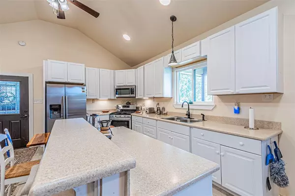 Fairfield, TX 75840,102 Private Road 215