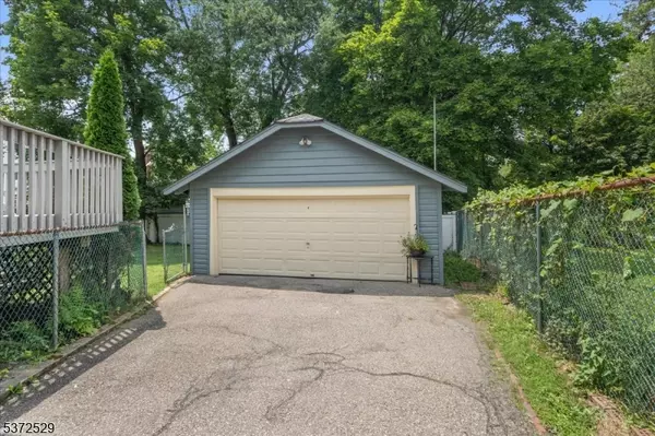 Livingston Twp., NJ 07039,63 N Livingston Ave