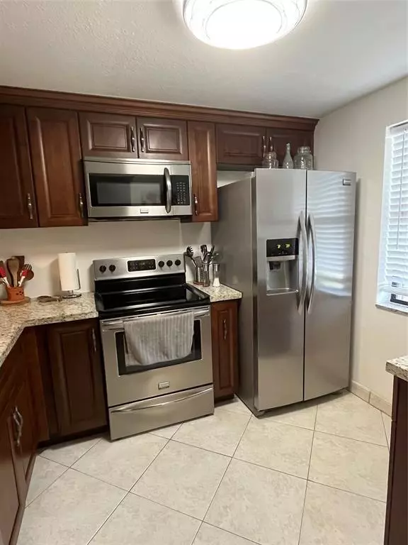 10130 Sunrise Lakes Blvd #311, Sunrise, FL 33322
