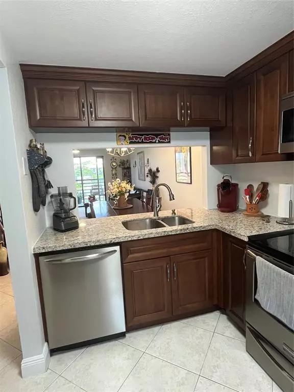 Sunrise, FL 33322,10130 Sunrise Lakes Blvd #311