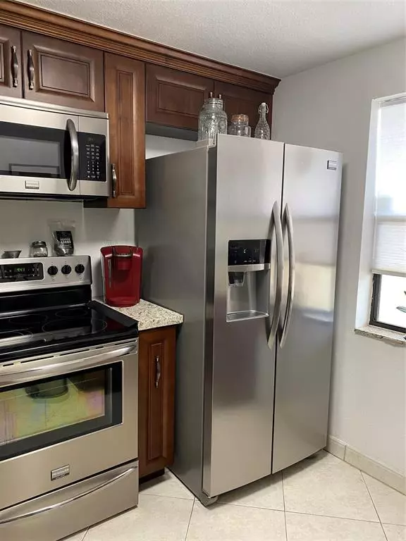 Sunrise, FL 33322,10130 Sunrise Lakes Blvd #311