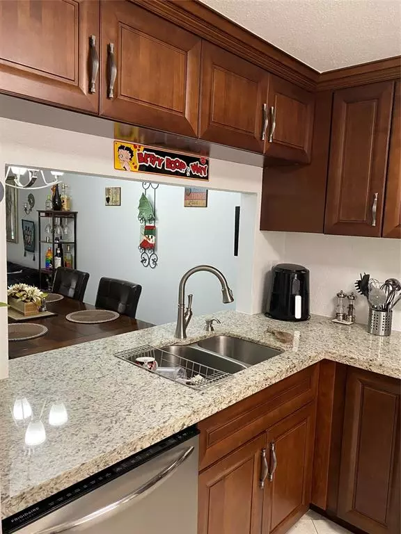 Sunrise, FL 33322,10130 Sunrise Lakes Blvd #311