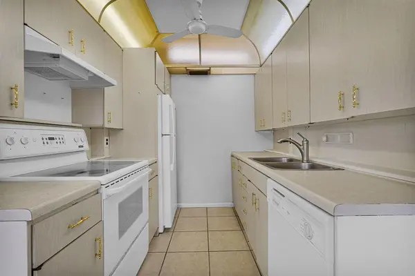 Deerfield Beach, FL 33442,2038 Newport H #2038