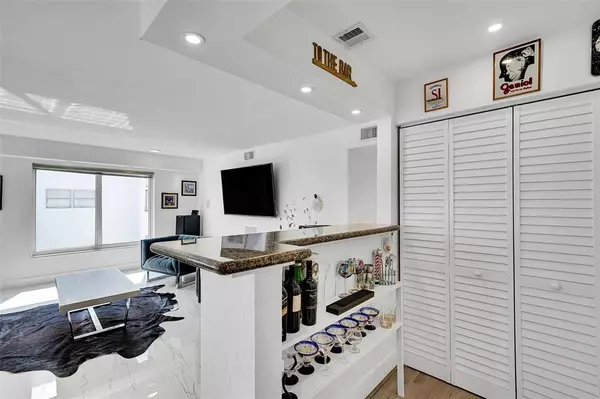 Pompano Beach, FL 33062,2860 NE 14th Street Cswy #D401