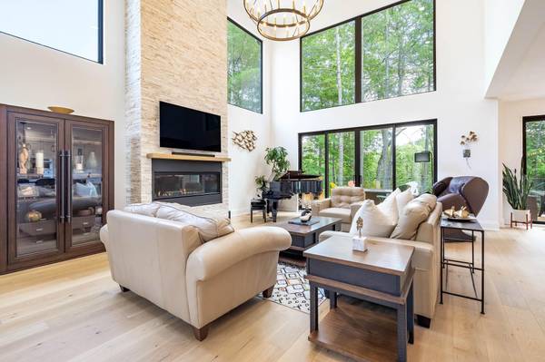 183 Woodland DR, Wasaga Beach, ON L9Z 2V4