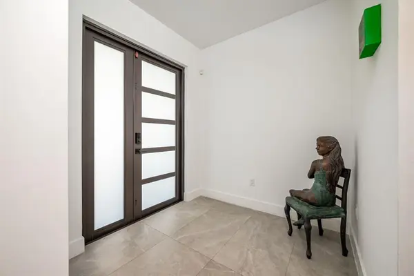 Miami, FL 33143,6864 SW 80th St