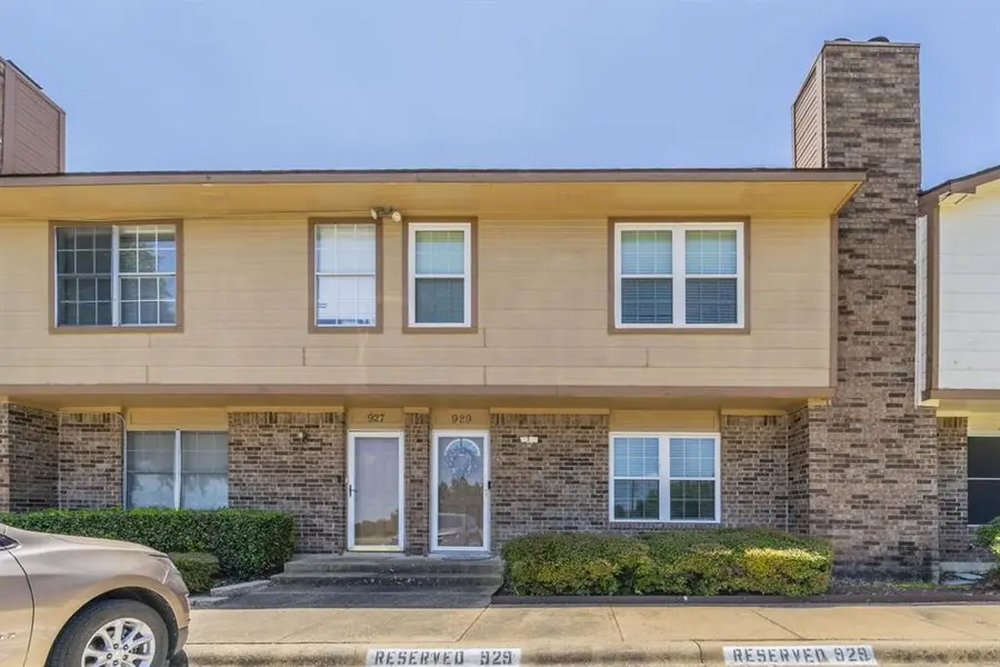 929 Vedral Place #929, Cedar Hill, TX 75104