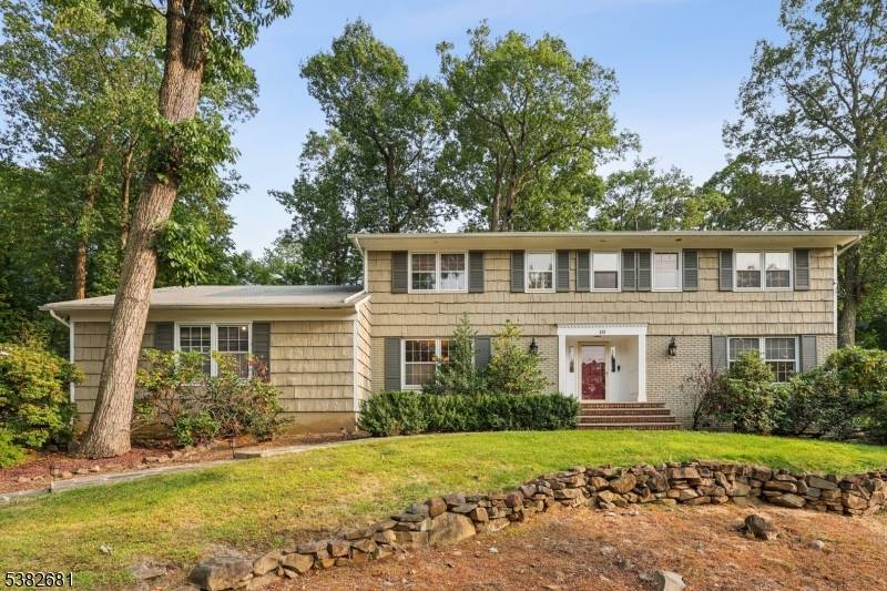 10 Byron Rd, North Caldwell Boro, NJ 07006