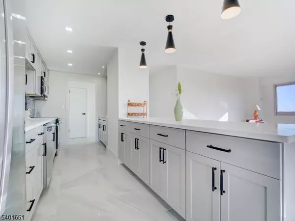 East Orange City, NJ 07018,377 S Harrison St   9L #9L