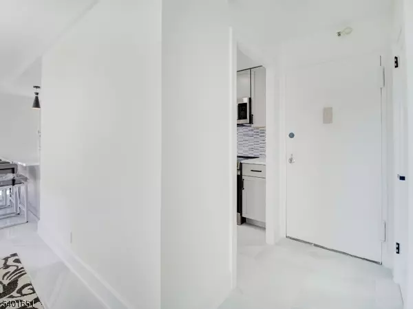 East Orange City, NJ 07018,377 S Harrison St   9L #9L