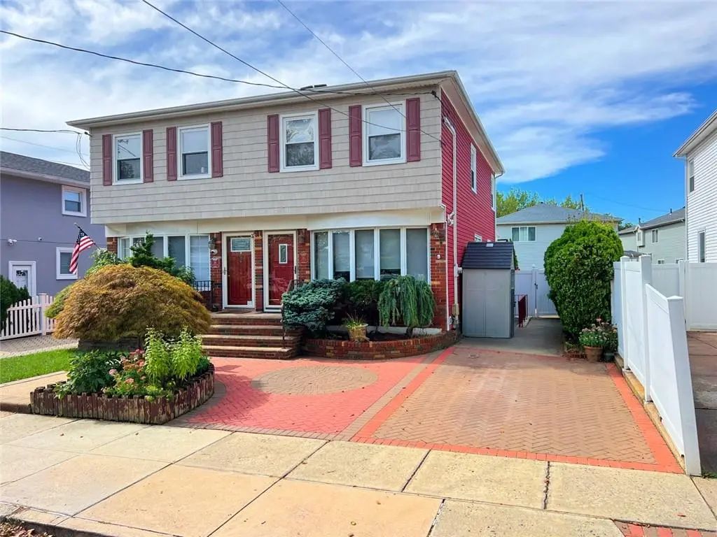 Staten Island, NY 10306,26 Roberts DR