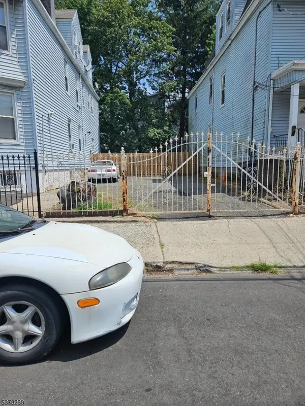 892 S 18TH ST, Newark City, NJ 07108