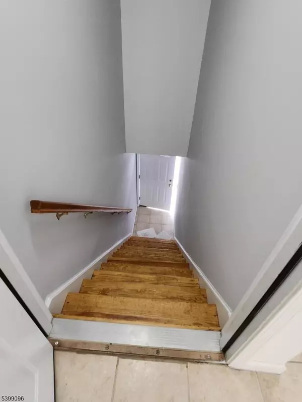 Paterson City, NJ 07522,83 Wayne Ave