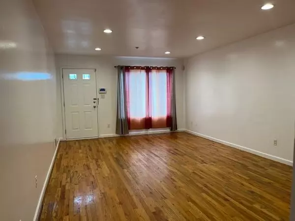 Staten  Island, NY 10303,22 Spirit LN