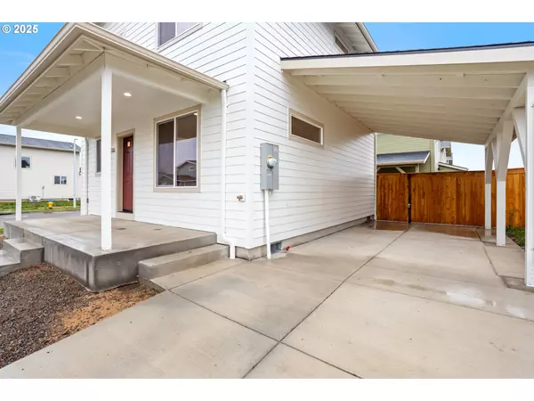 Eugene, OR 97402,648 OAKWOOD DR