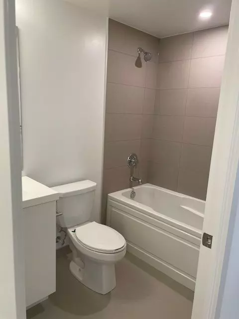 Oshawa, ON L1H 7K4,2425 Simcoe ST N #1735