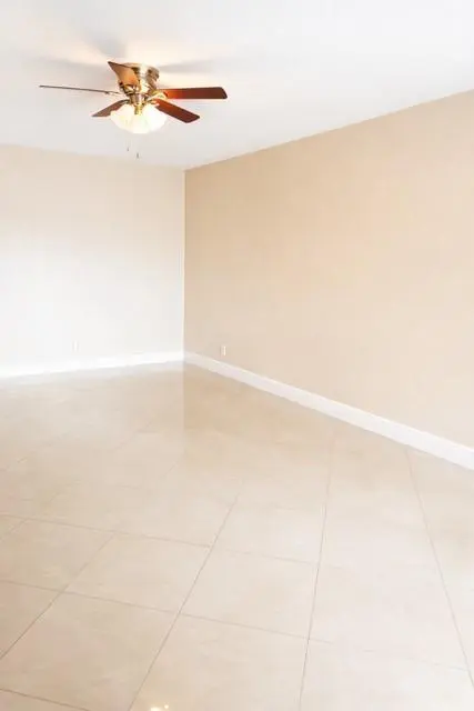 West Palm Beach, FL 33415,2077 E Bond Dr #2077