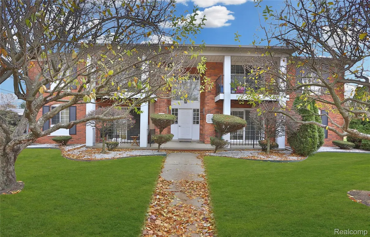 St. Clair Shores, MI 48081,22001 E 11 Mile RD