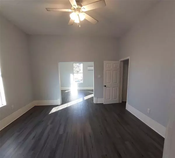 Denison, TX 75020,1326 W Sears Street