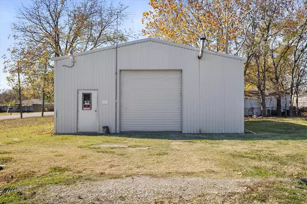 Kemp, TX 75143,715 E 10TH Street