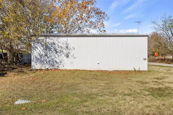 Kemp, TX 75143,715 E 10TH Street