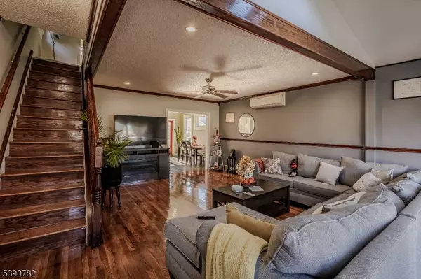 Linden City, NJ 07036,321 W 15th St #1