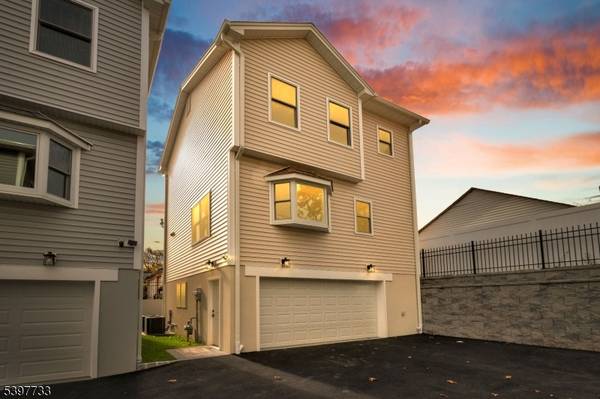 182 25th St, Paterson City, NJ 07514