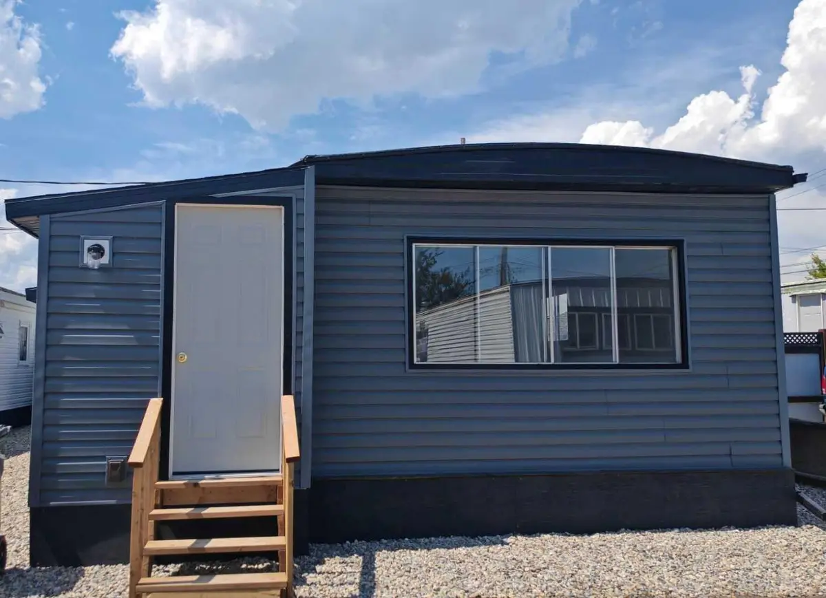 Calgary, AB T2B 1M7,2106 50 ST SE #30