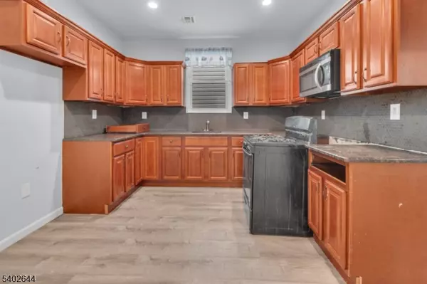 Newark City, NJ 07107,160 S 11Th St