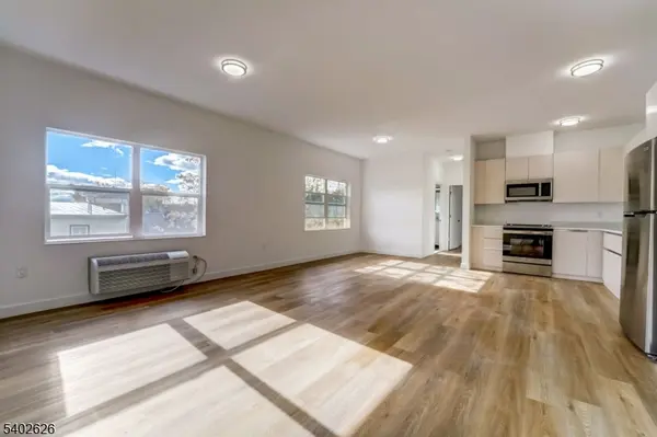 Paterson City, NJ 07503,48 Chadwick St #402