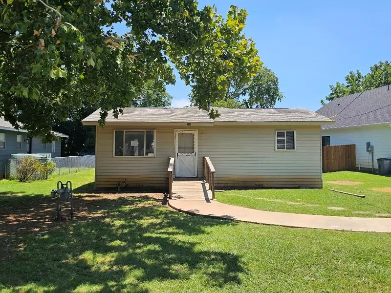 536 N Bryant Avenue, Midlothian, TX 76065