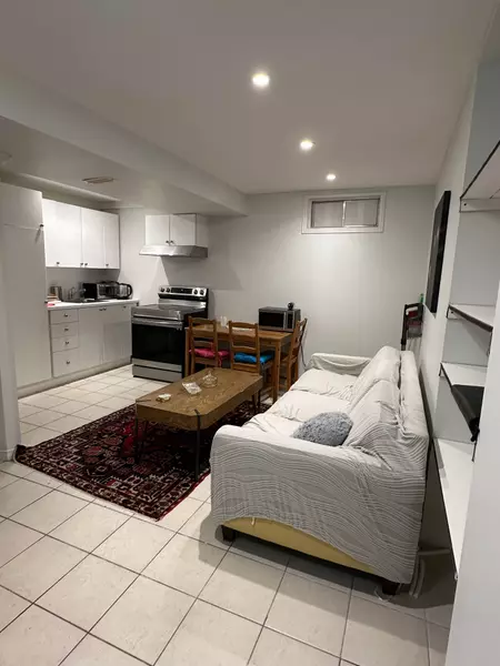 82 Valhalla CT, Aurora, ON L4G 5W5