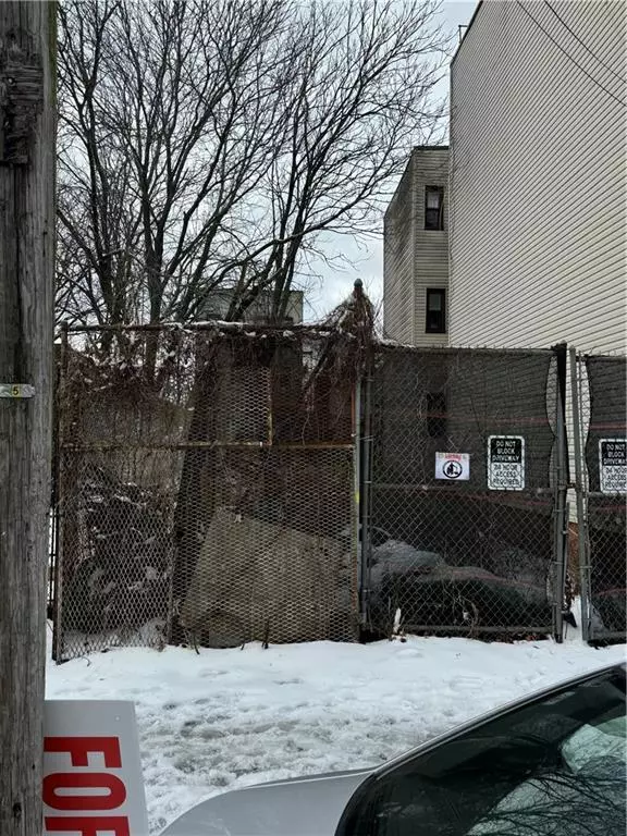 Brooklyn, NY 11208,210 Montauk AVE