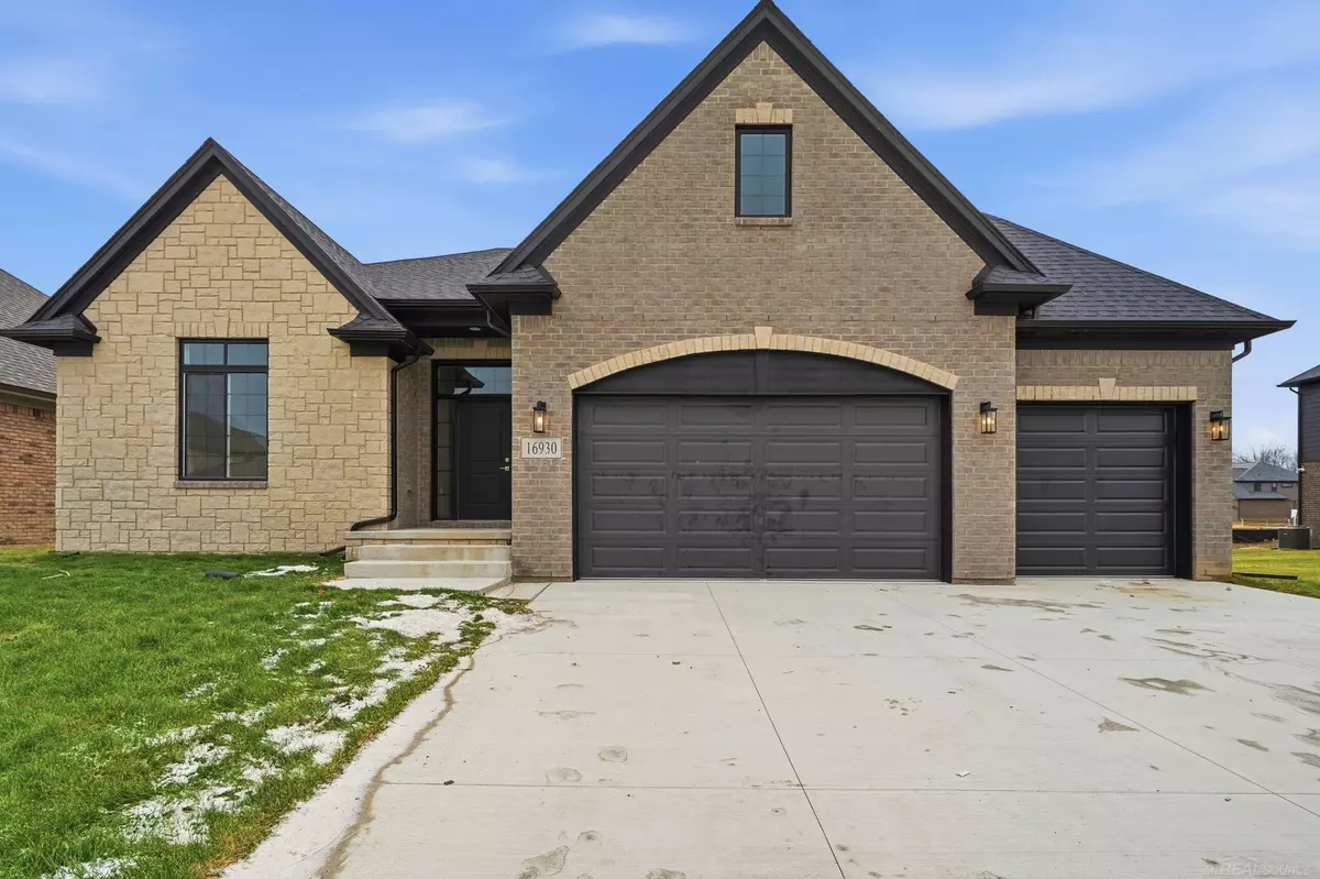 Macomb, MI 48044,16930 Glenhurst DR