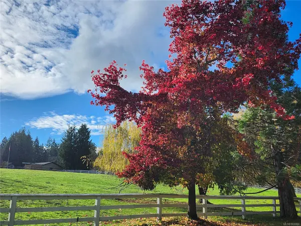 North Saanich, BC V8L 5R3,1252 TATLOW Rd