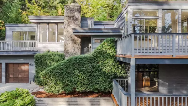 North Saanich, BC V8L 5R3,1252 TATLOW Rd