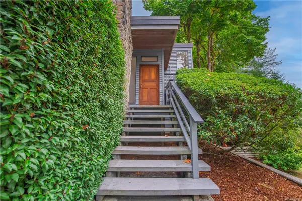 North Saanich, BC V8L 5R3,1252 TATLOW Rd