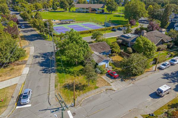 2409 Currie Rd, Oak Bay, BC V8S 3B5