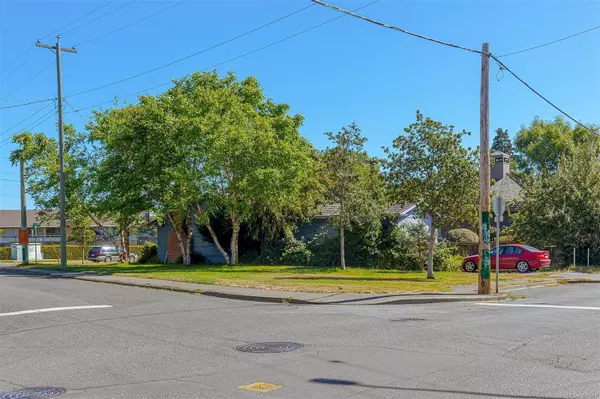 Oak Bay, BC V8S 3B5,2409 Currie Rd