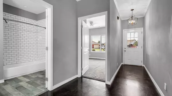 Whitewright, TX 75491,702 Dixie Lane