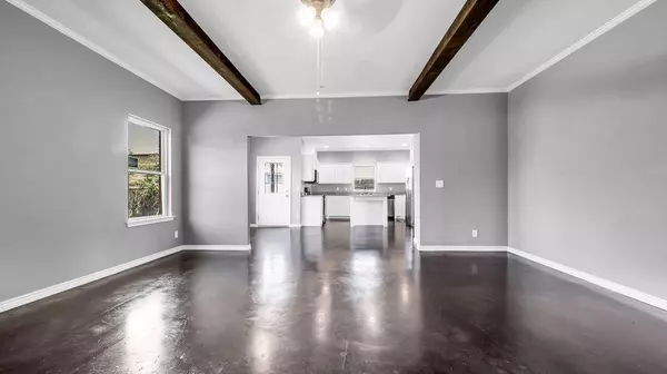 Whitewright, TX 75491,702 Dixie Lane