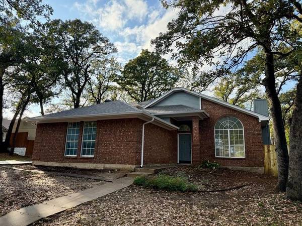 525 Inwood Road,  Azle,  TX 76020