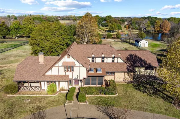 Waxahachie, TX 75165,1205 N Creek Circle